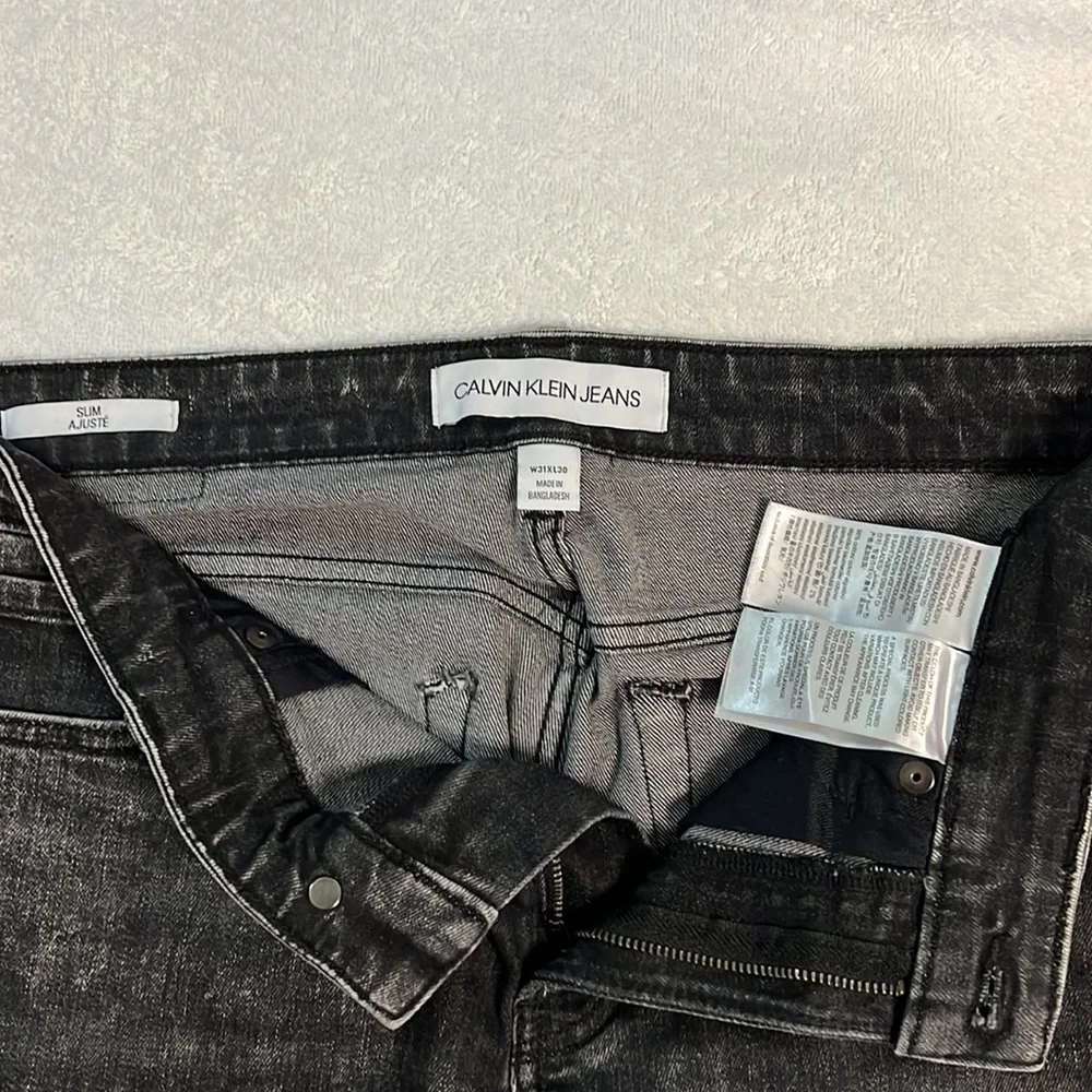 Calvin Klein Jeans, Black Distressed Denim, Slim Fit size 31x30 - Picture 3 of 6